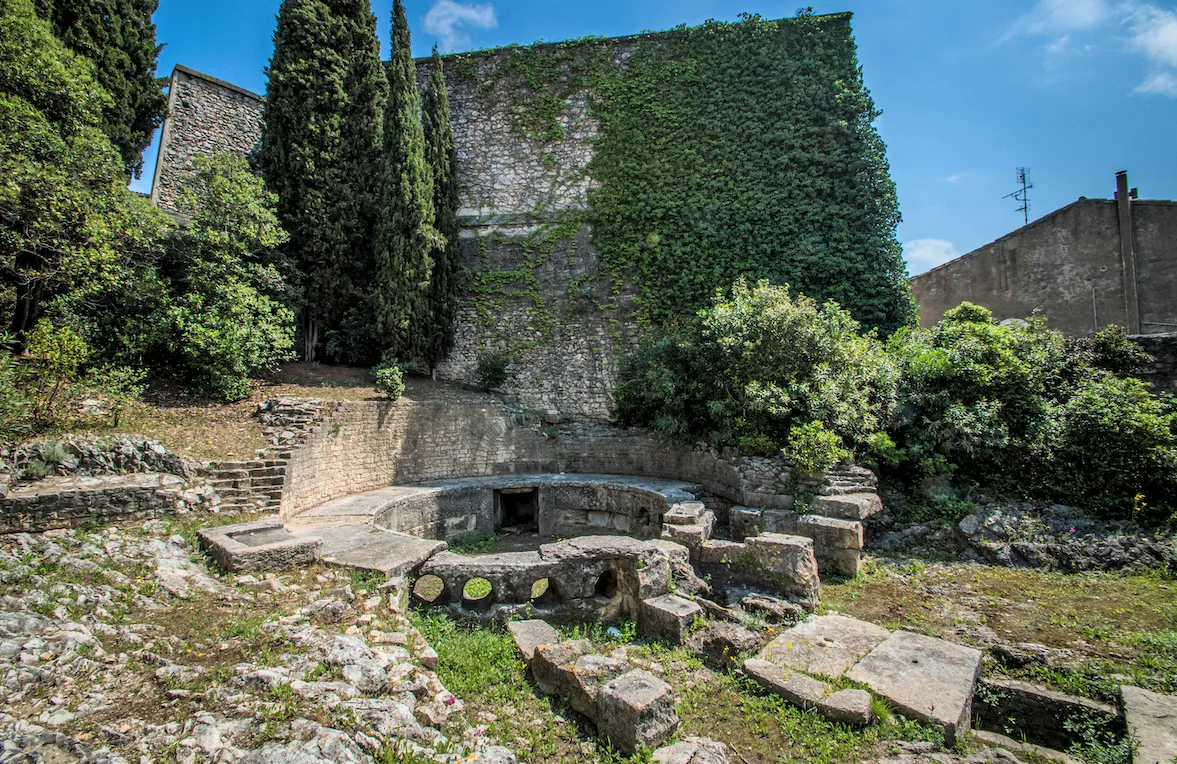 尼姆旅行指南nimes-travel-guide