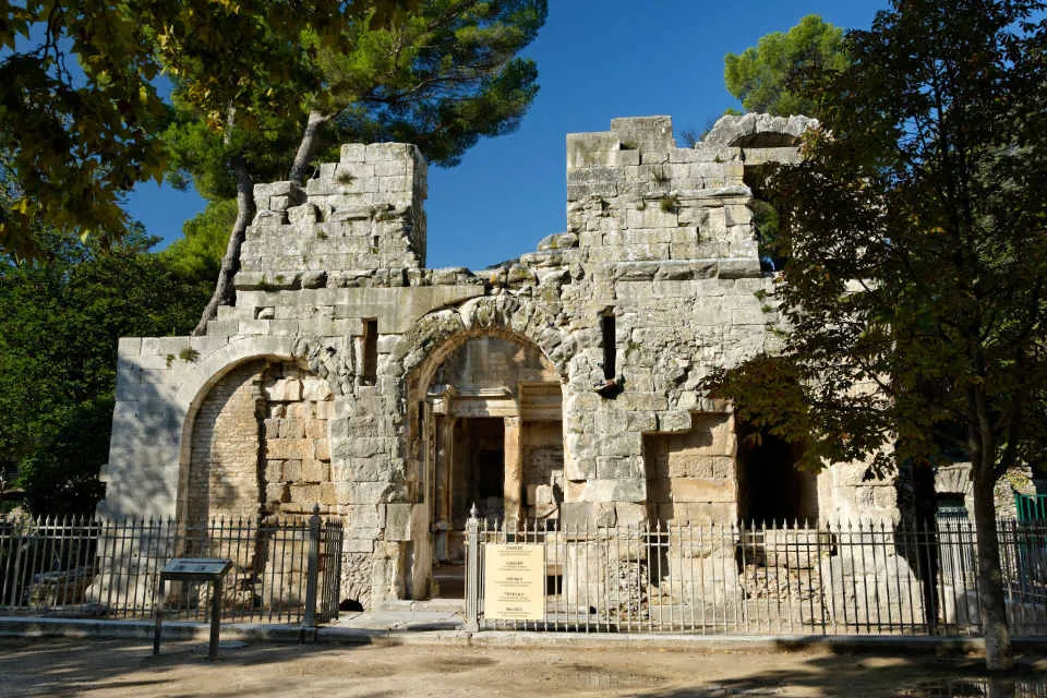 尼姆旅行指南nimes-travel-guide