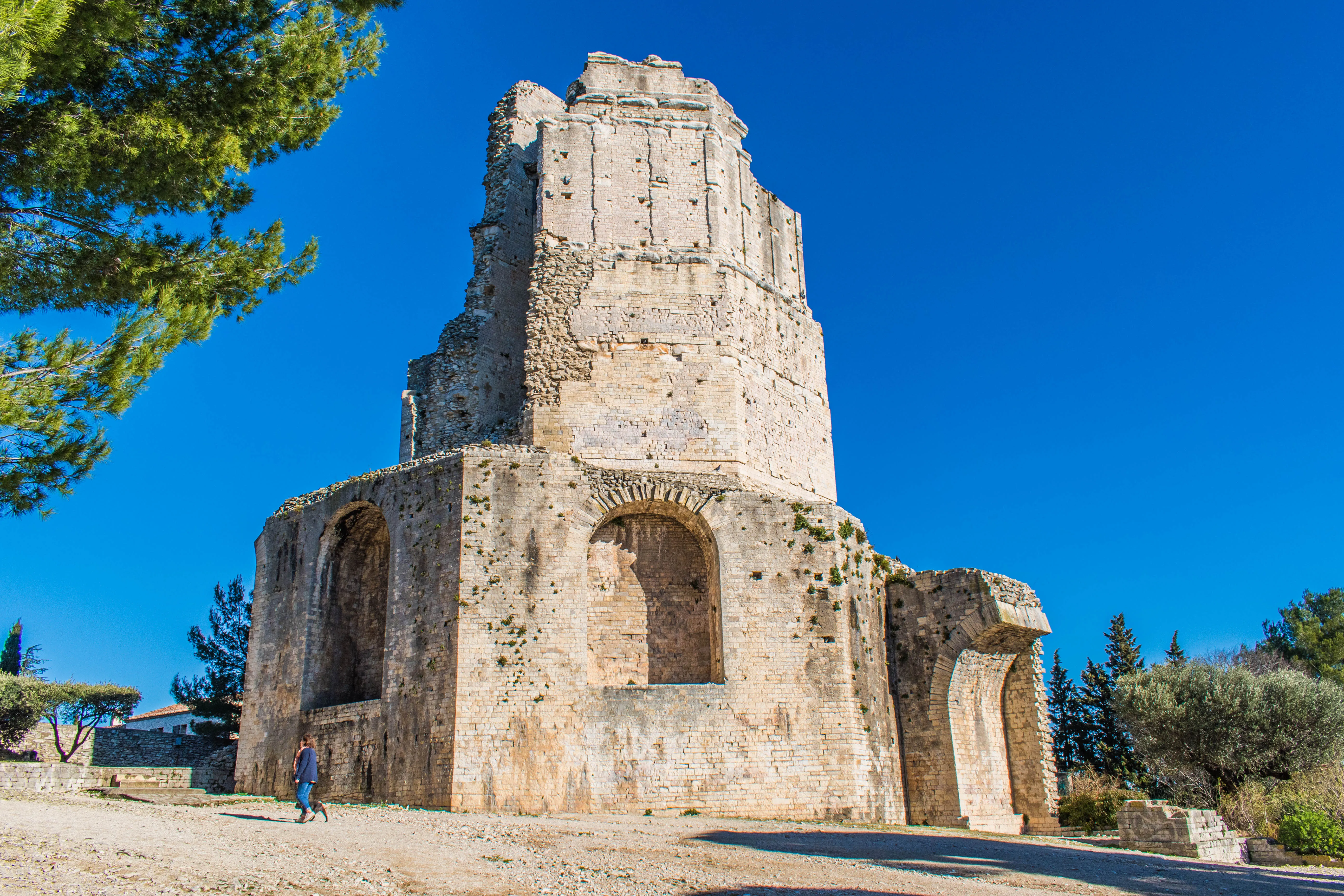 尼姆旅行指南nimes-travel-guide