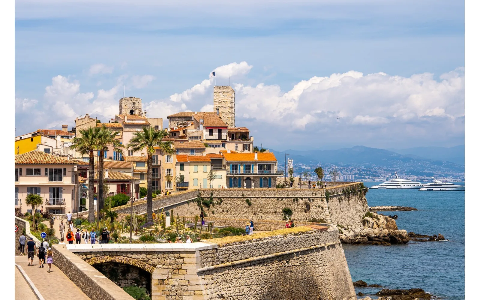 where-to-stay-french-riviera-without-car