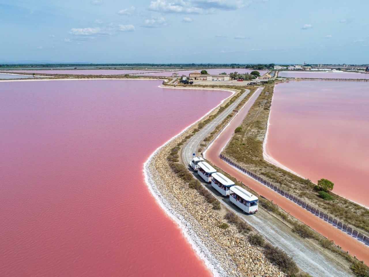 粉色盐湖和艾格莫尔古城攻略visit-salin-aigues-mortes-camargue-travel-guide
