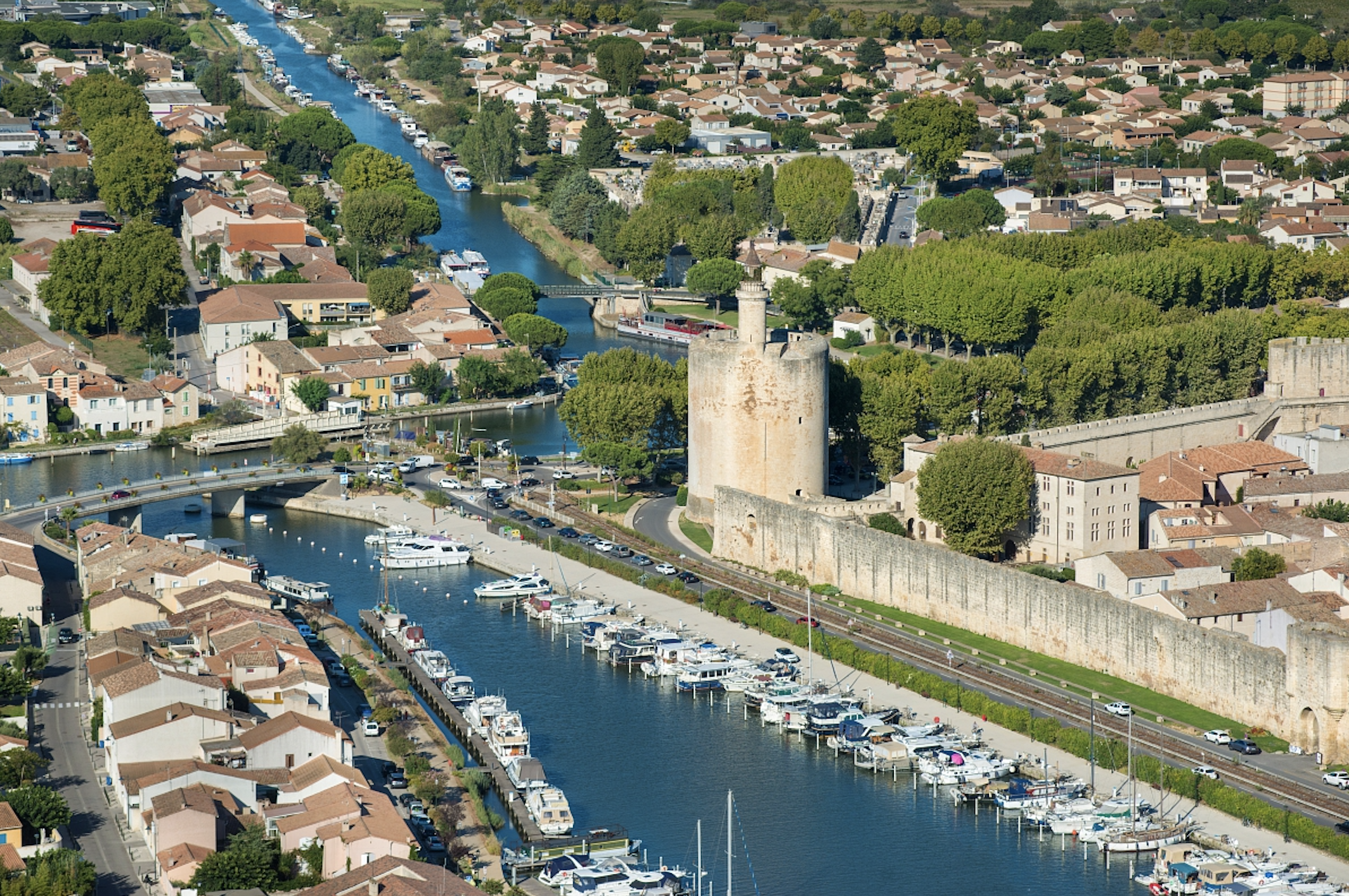 粉色盐湖和艾格莫尔古城攻略visit-salin-aigues-mortes-camargue-travel-guide