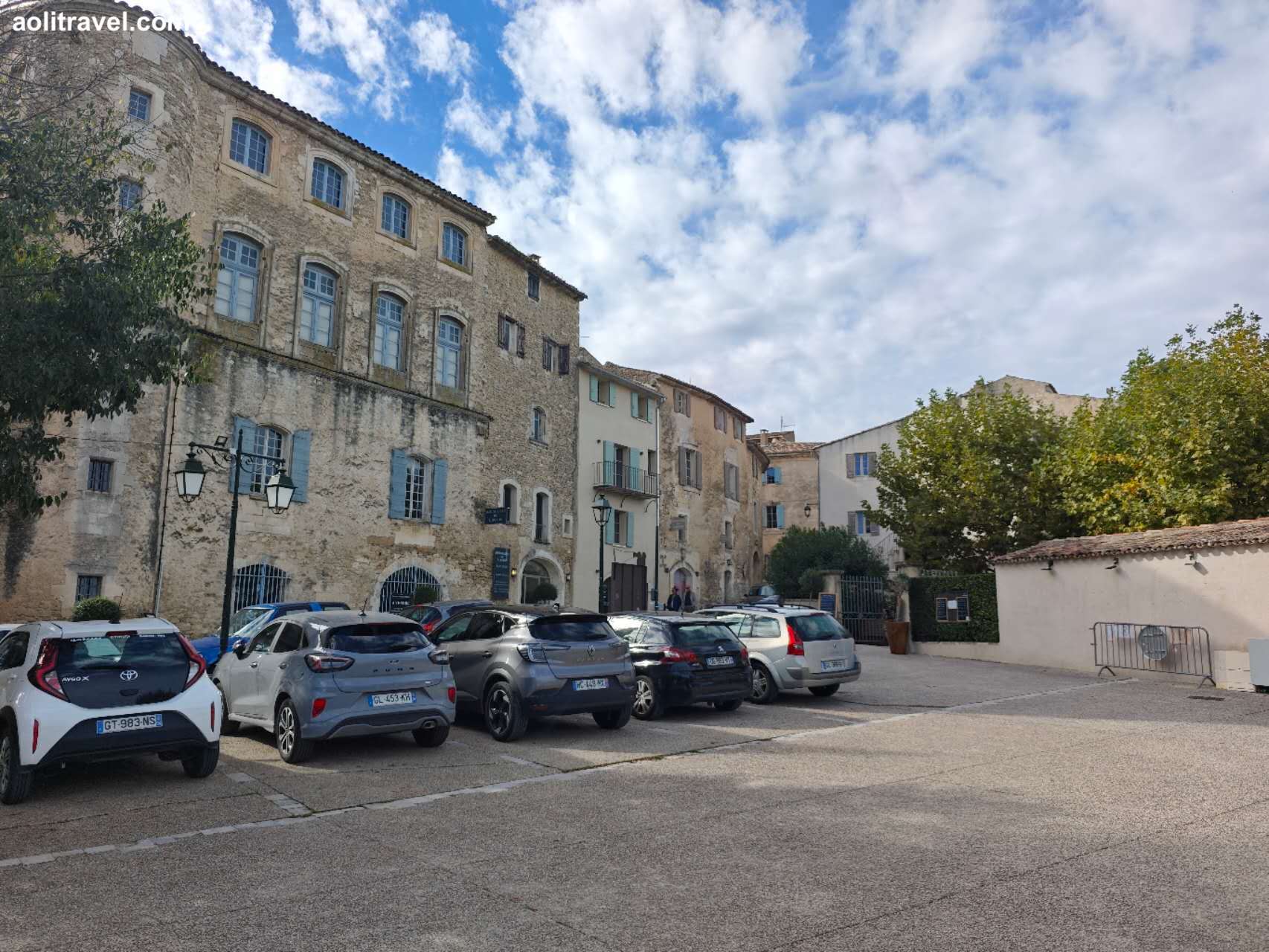 普罗旺斯小镇menerbes游记visit-provence-menerbes
