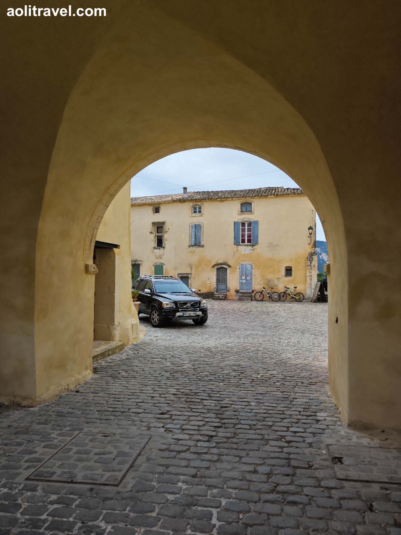 普罗旺斯小镇menerbes游记visit-provence-menerbes