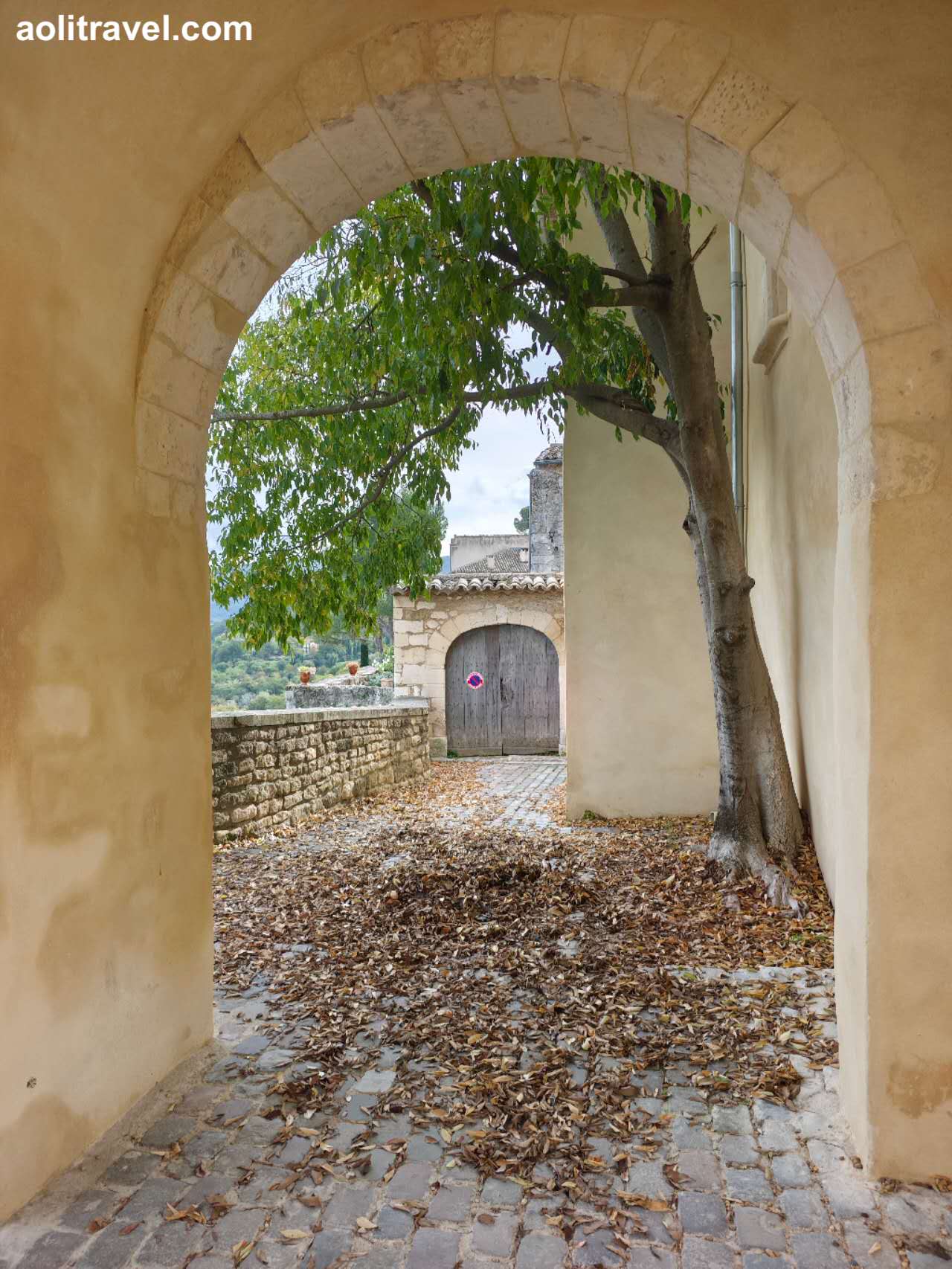 普罗旺斯小镇menerbes游记visit-provence-menerbes