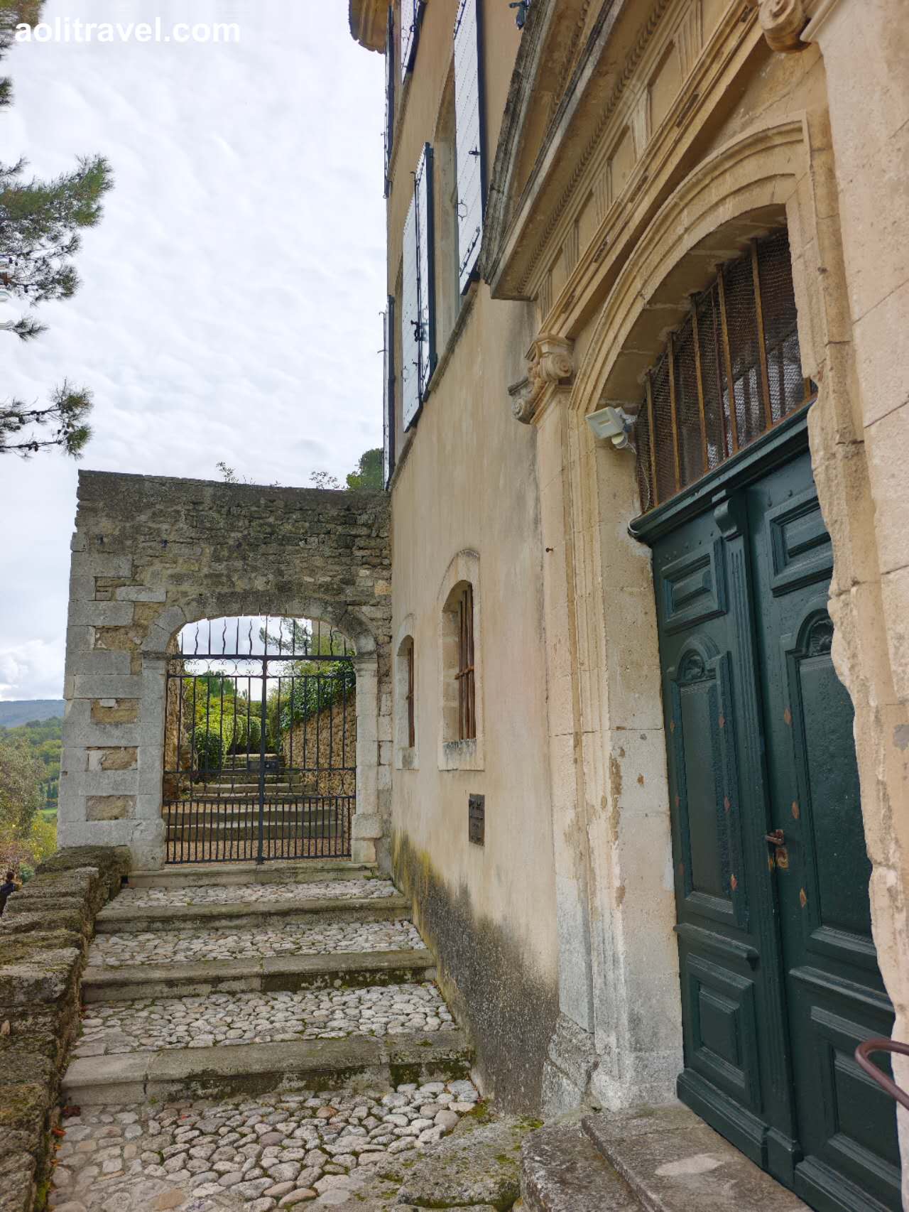 普罗旺斯小镇menerbes游记visit-provence-menerbes