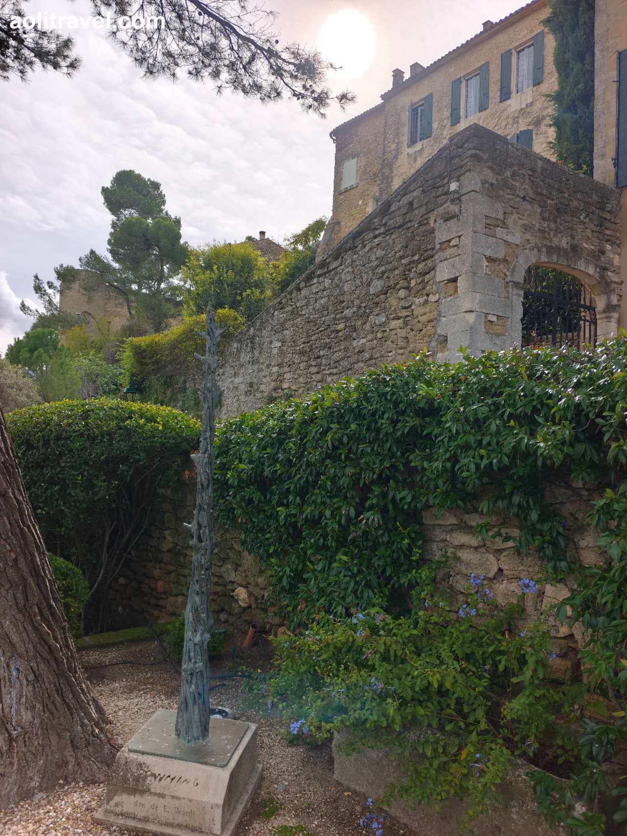 普罗旺斯小镇menerbes游记visit-provence-menerbes