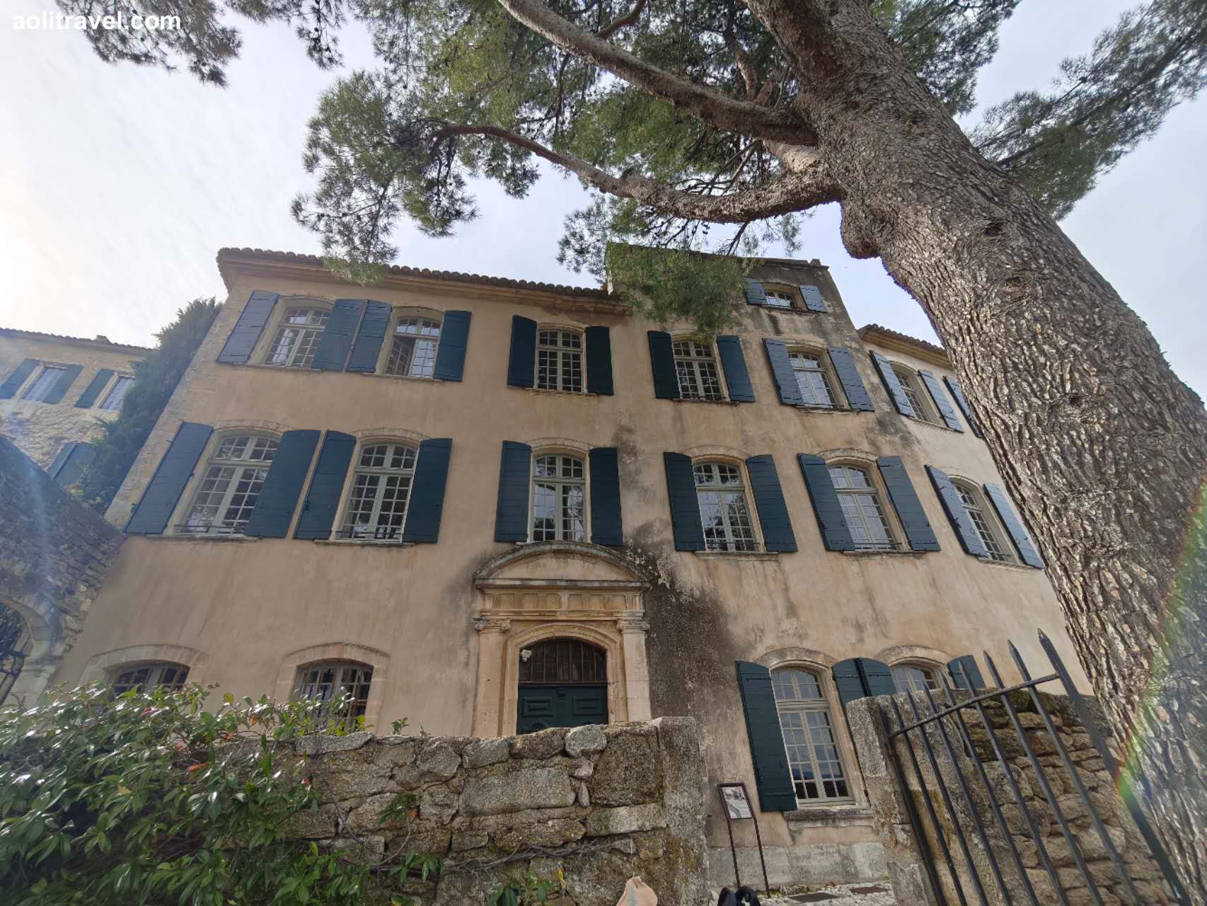 普罗旺斯小镇menerbes游记visit-provence-menerbes