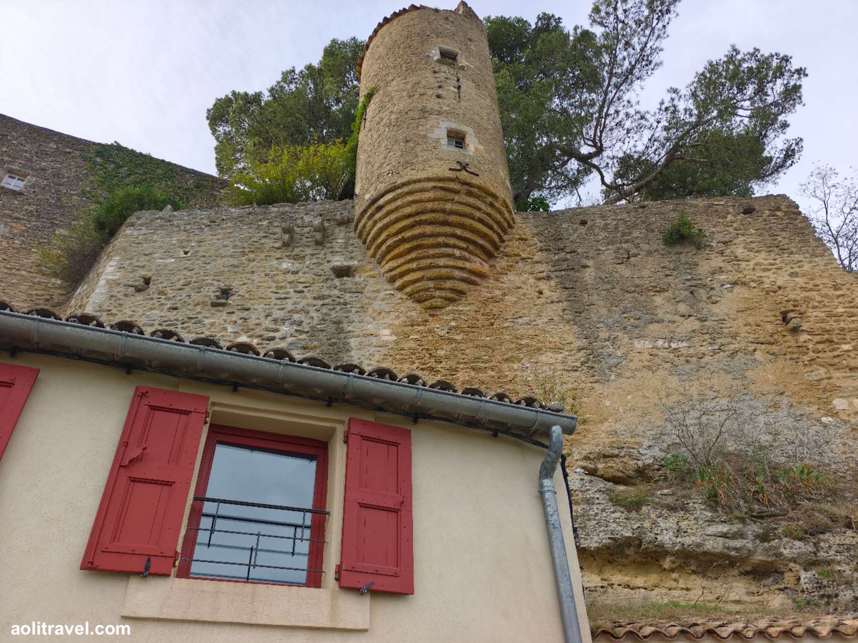 普罗旺斯小镇menerbes游记visit-provence-menerbes
