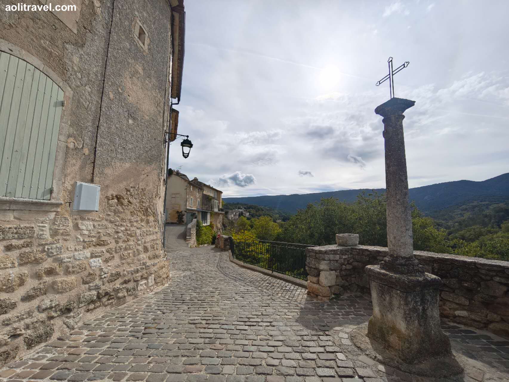 普罗旺斯小镇menerbes游记visit-provence-menerbes