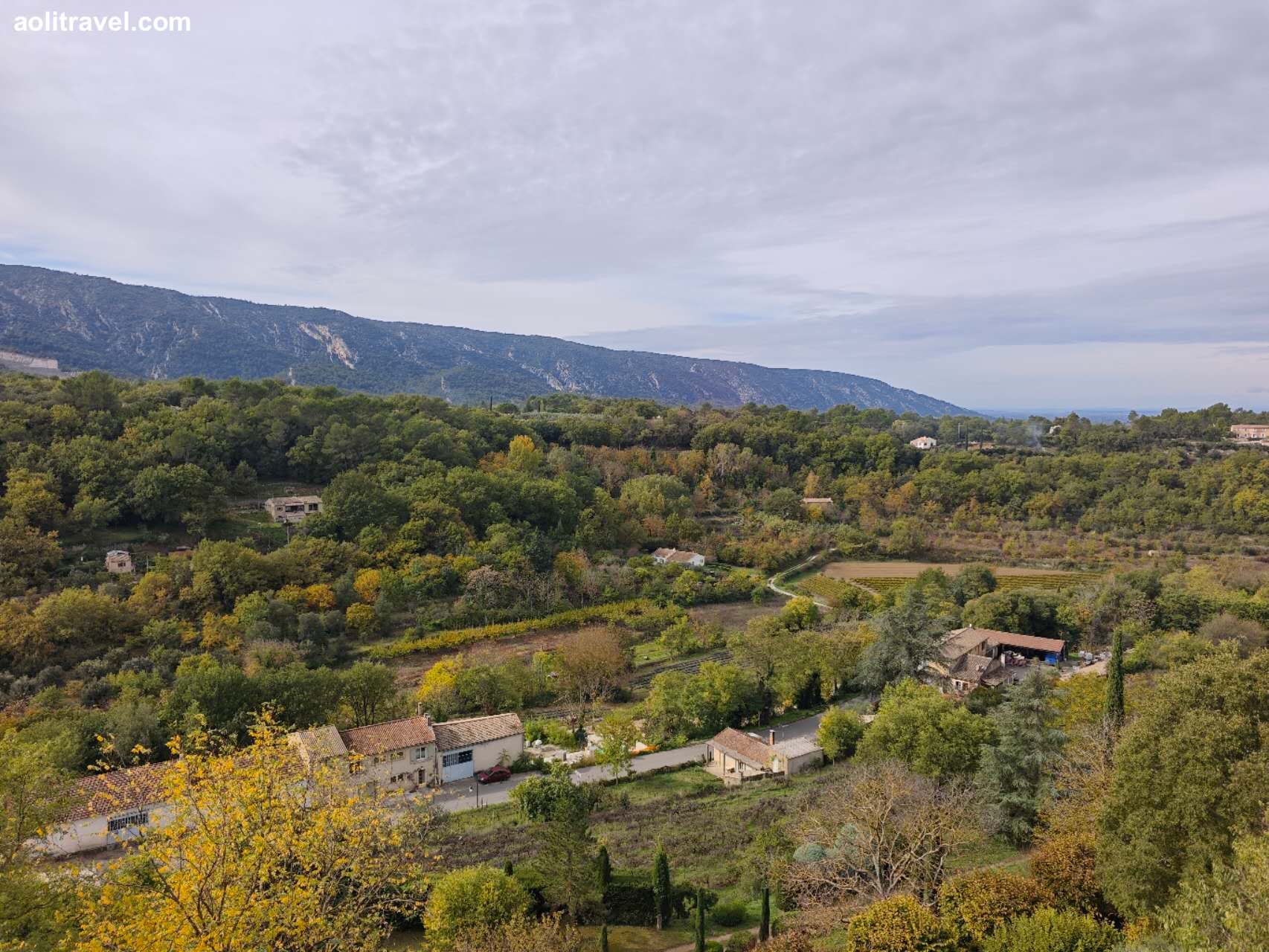 普罗旺斯小镇menerbes游记visit-provence-menerbes