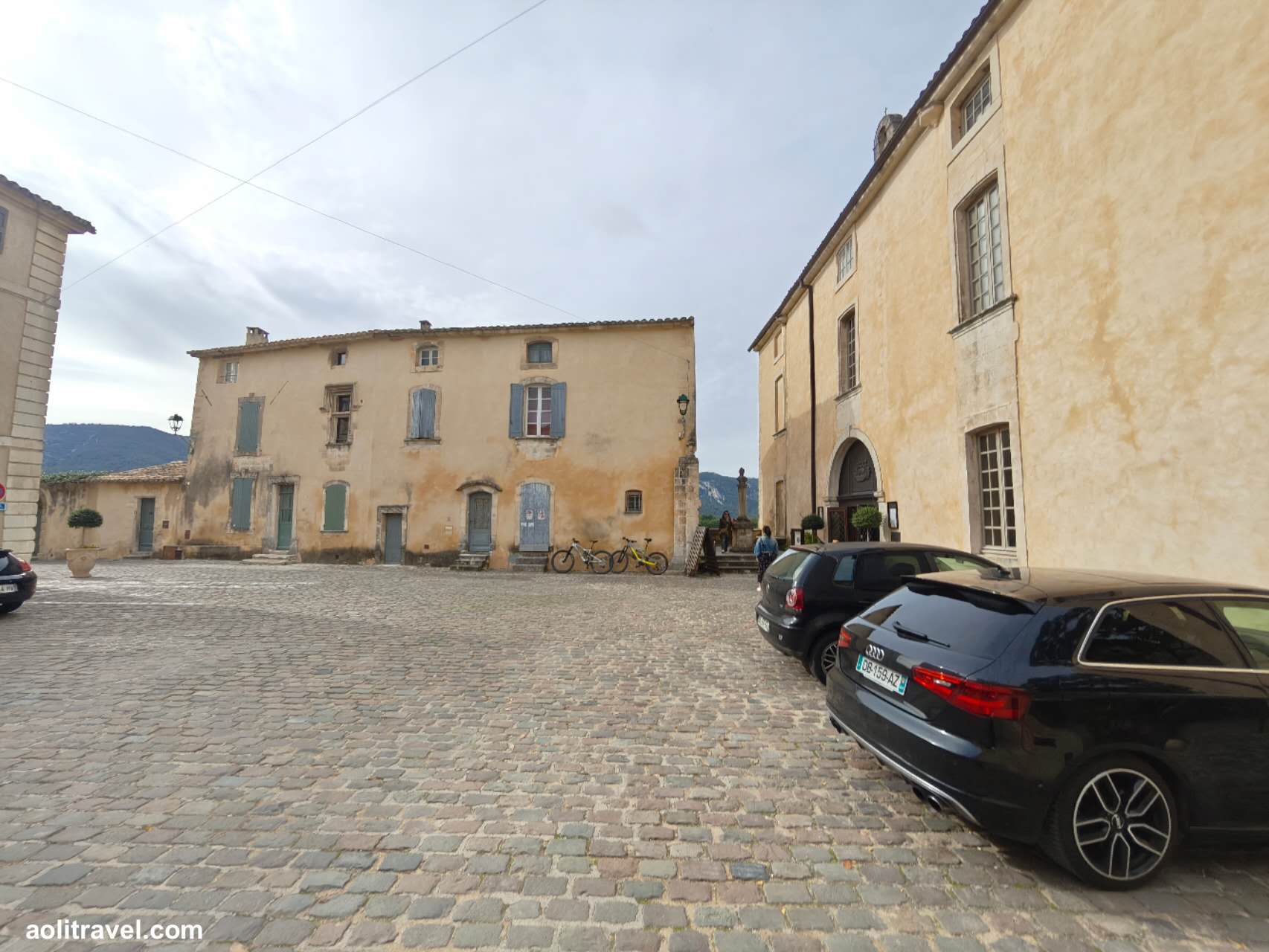 普罗旺斯小镇menerbes游记visit-provence-menerbes