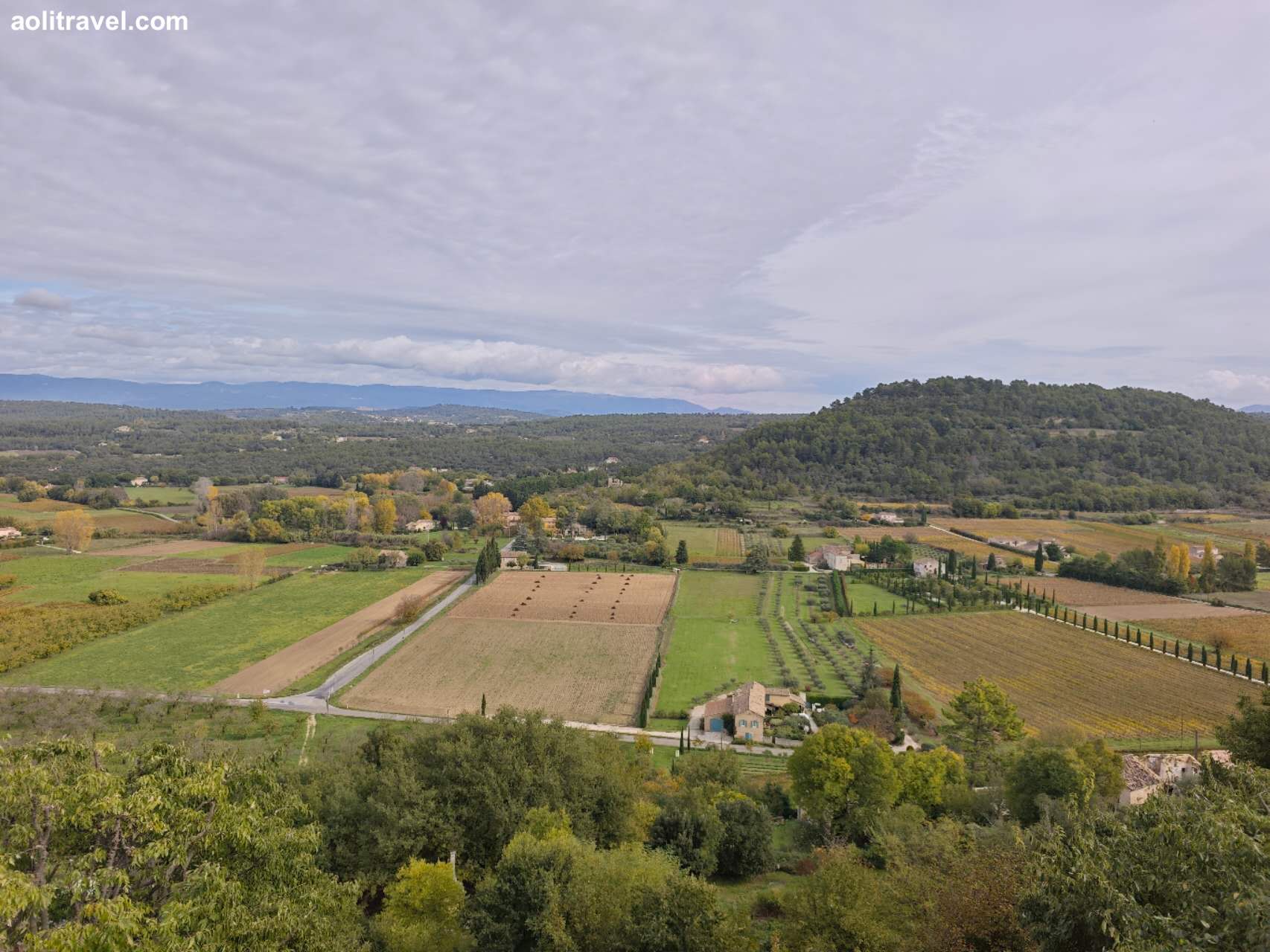 普罗旺斯小镇menerbes游记visit-provence-menerbes